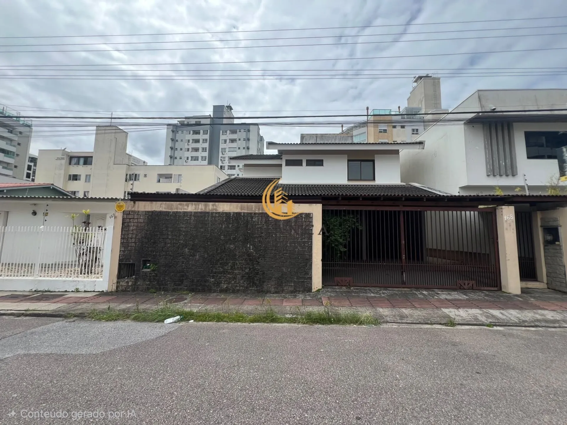 8-bedroom house with a grill on the balcony — photo 14