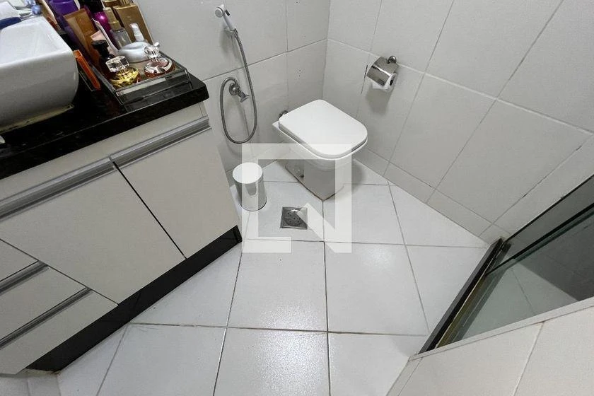 Furnished apartment, 131 m², with a glass-enclosed balcony — photo 39