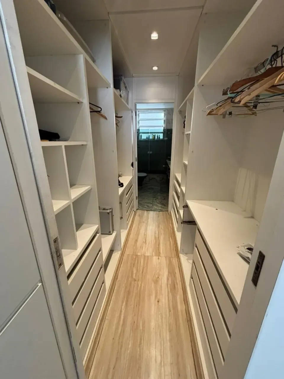Furnished apartment with a closed kitchen and 4 bedrooms — photo 3