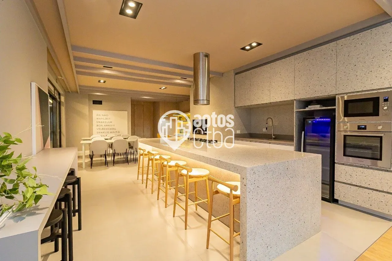 Glass-enclosed balcony in a 2-bedroom apartment, 81 m² — photo 4