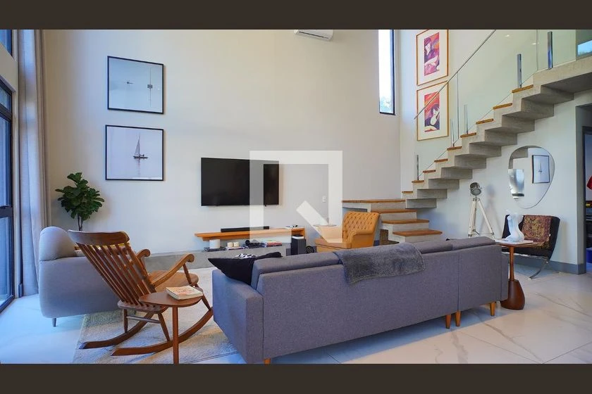 House with 5 bedrooms and 3 en-suites with a balcony — photo 5