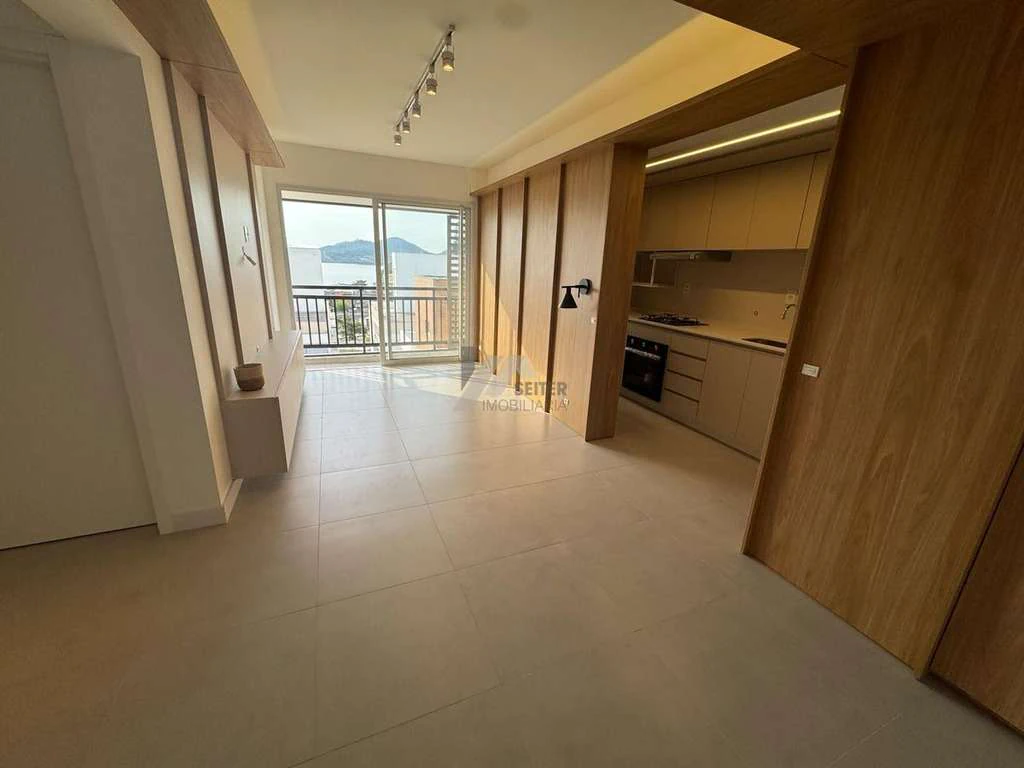 Unfurnished 2-bedroom apartment with 2 parking spaces — photo 2