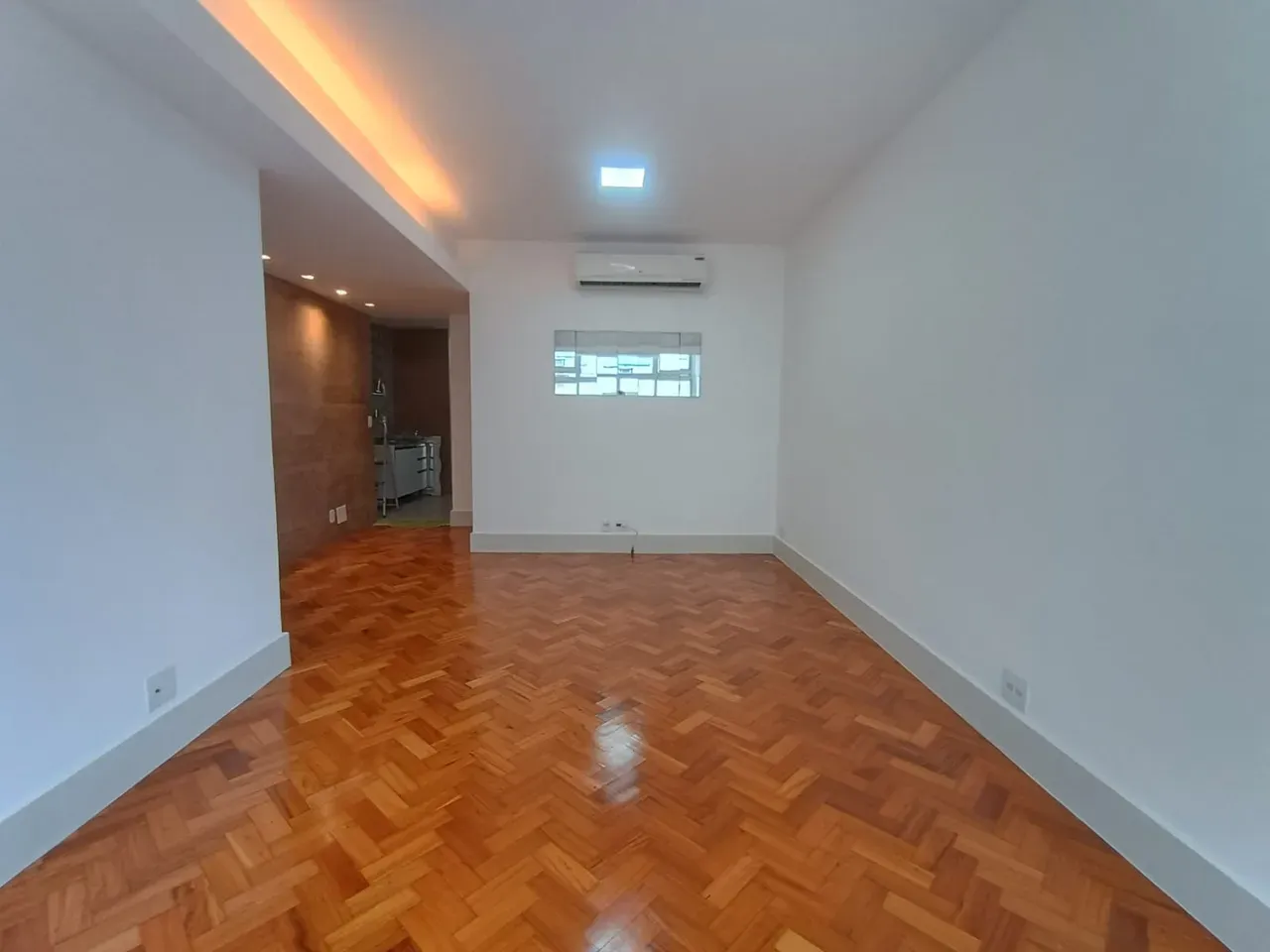 Apartment on the 6th floor with wood or laminate floors — photo 14