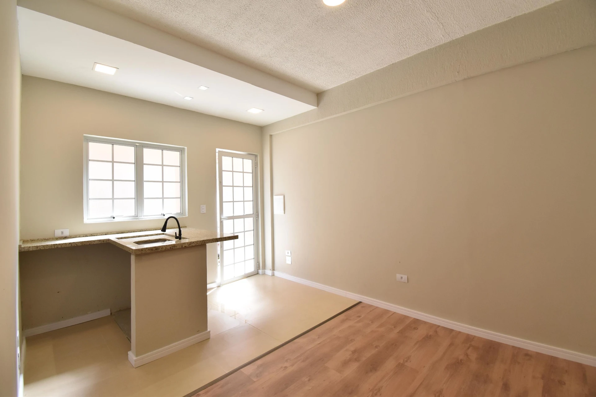Studio, 38 m², with wood or laminate floors — photo 6