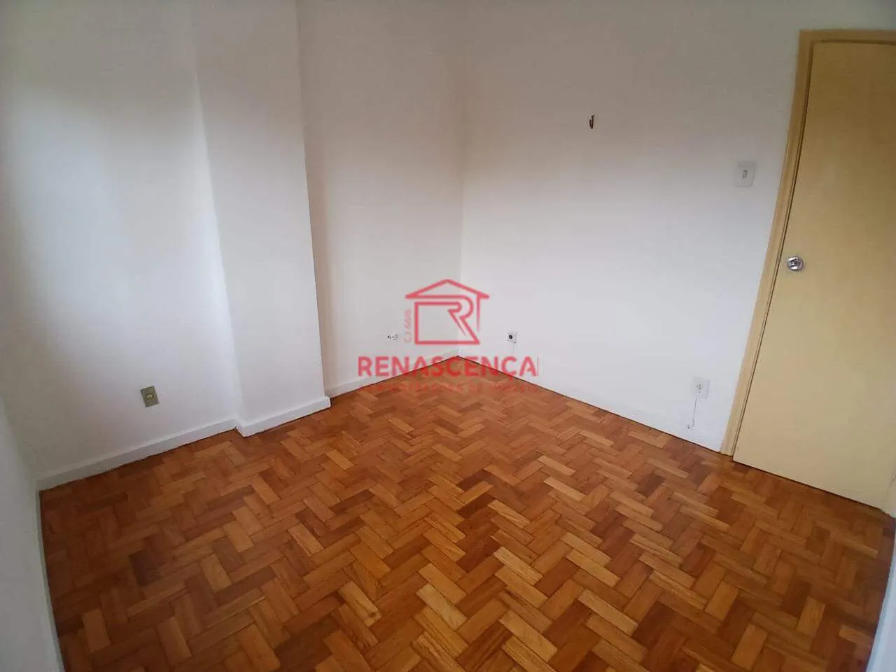 Apartment on the 3rd floor with wood or laminate floors — photo 11