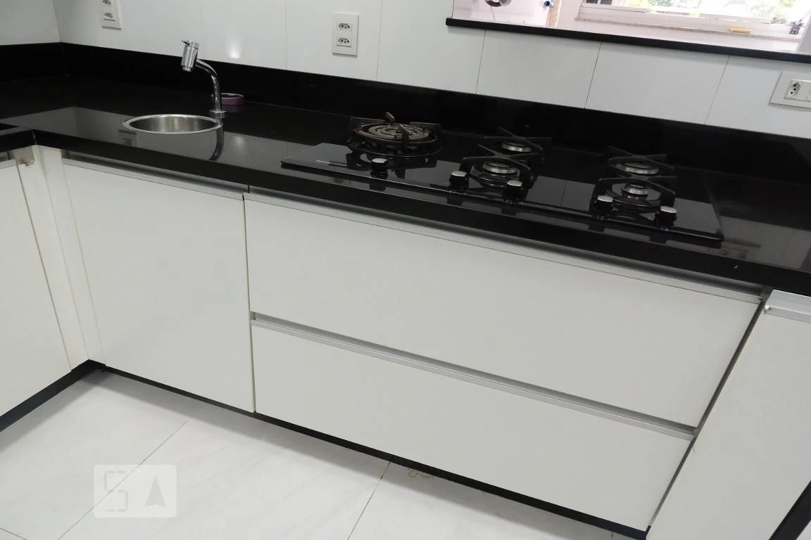 Apartamento de 4 quartos com janelas do piso ao teto — photo 77