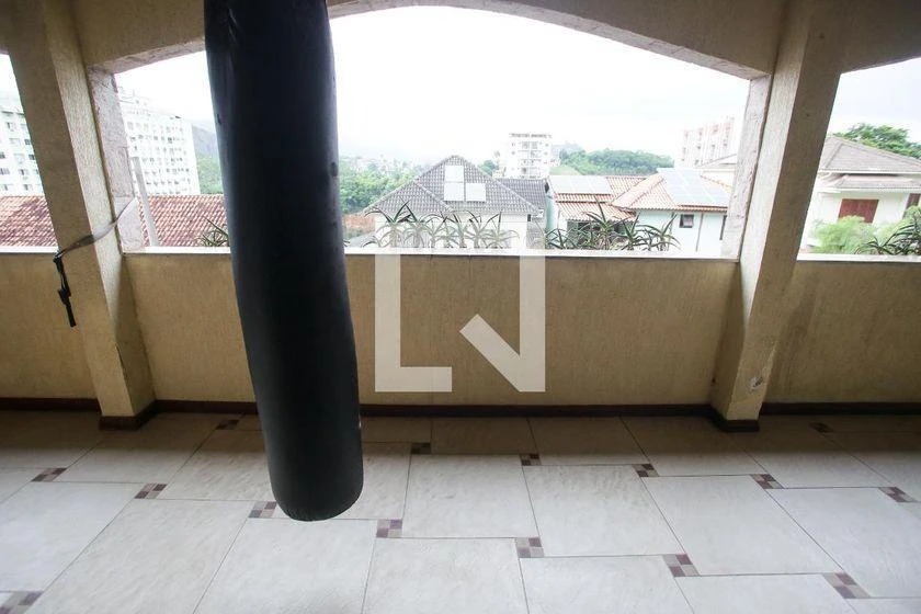 Furnished 400 m² house with 4 bedrooms and 4 bathrooms — photo 39