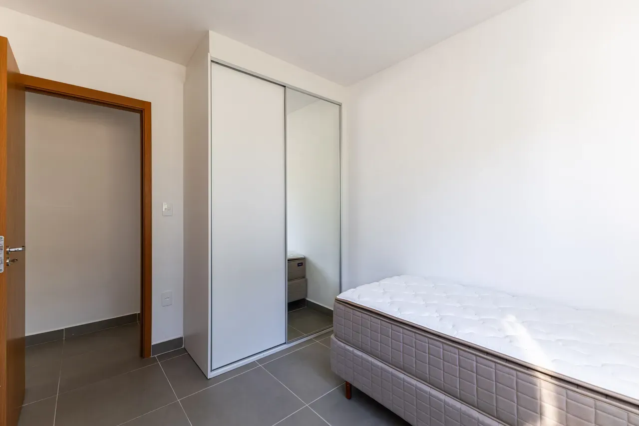 Furnished apartment with 2 bedrooms and open-plan kitchen — photo 12