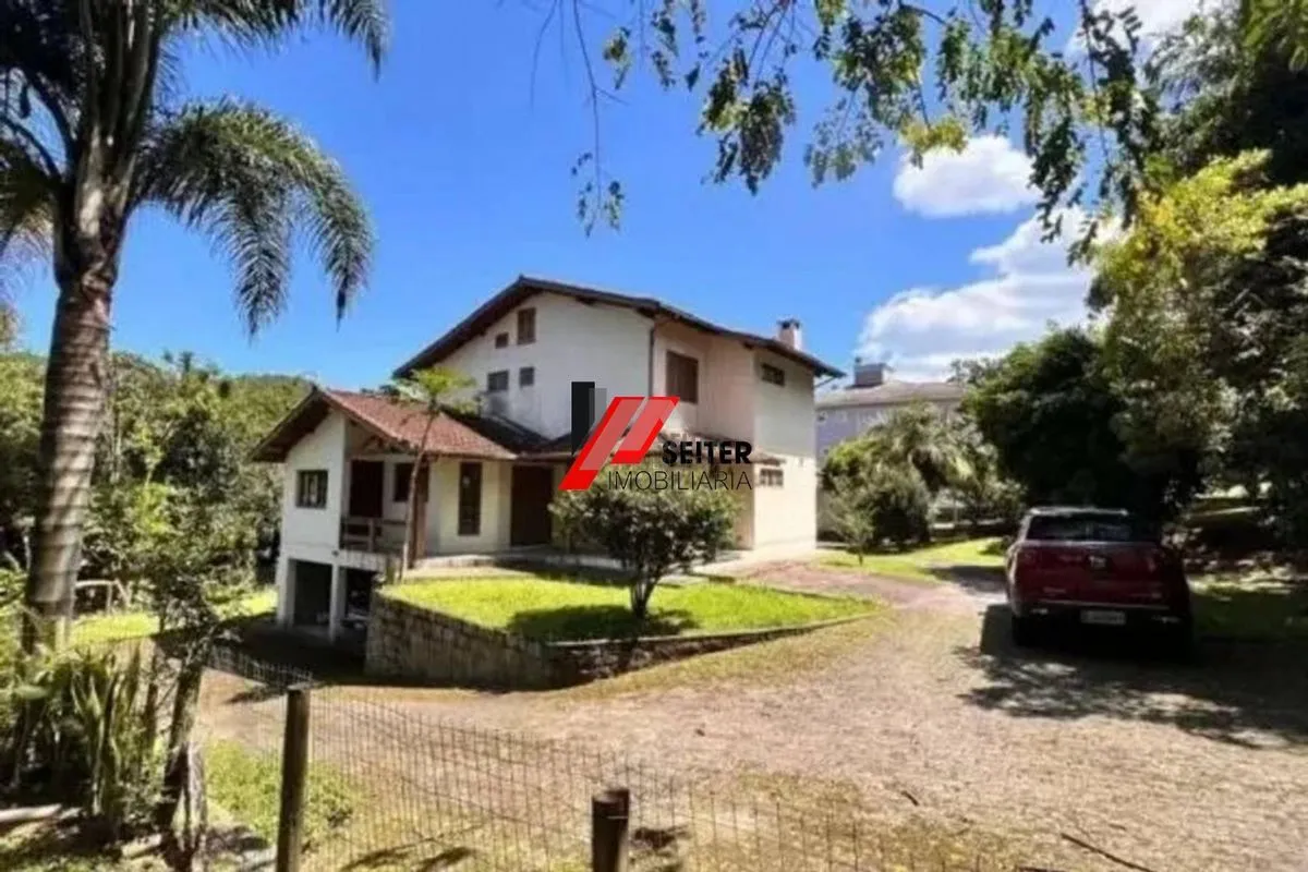 House with 3 bedrooms, 2 en-suites, 5 bathrooms
