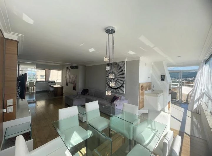 Top-floor apartment with 3 bedrooms, 246 m² and private BBQ — photo 8