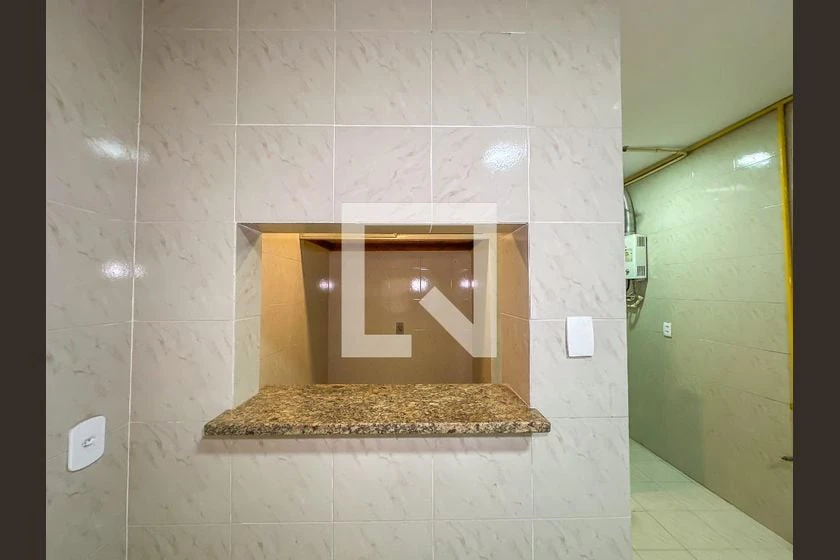 Apartamento de 2 quartos com piso de madeira ou laminado — photo 29
