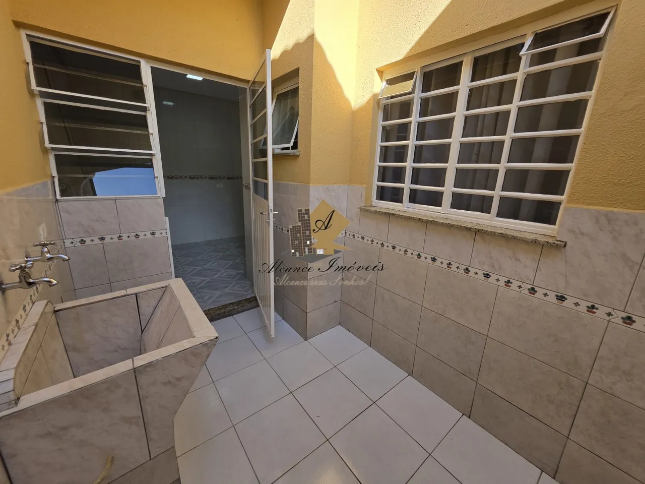 Condominium house with 2 bedrooms and 1 bathroom — photo 18