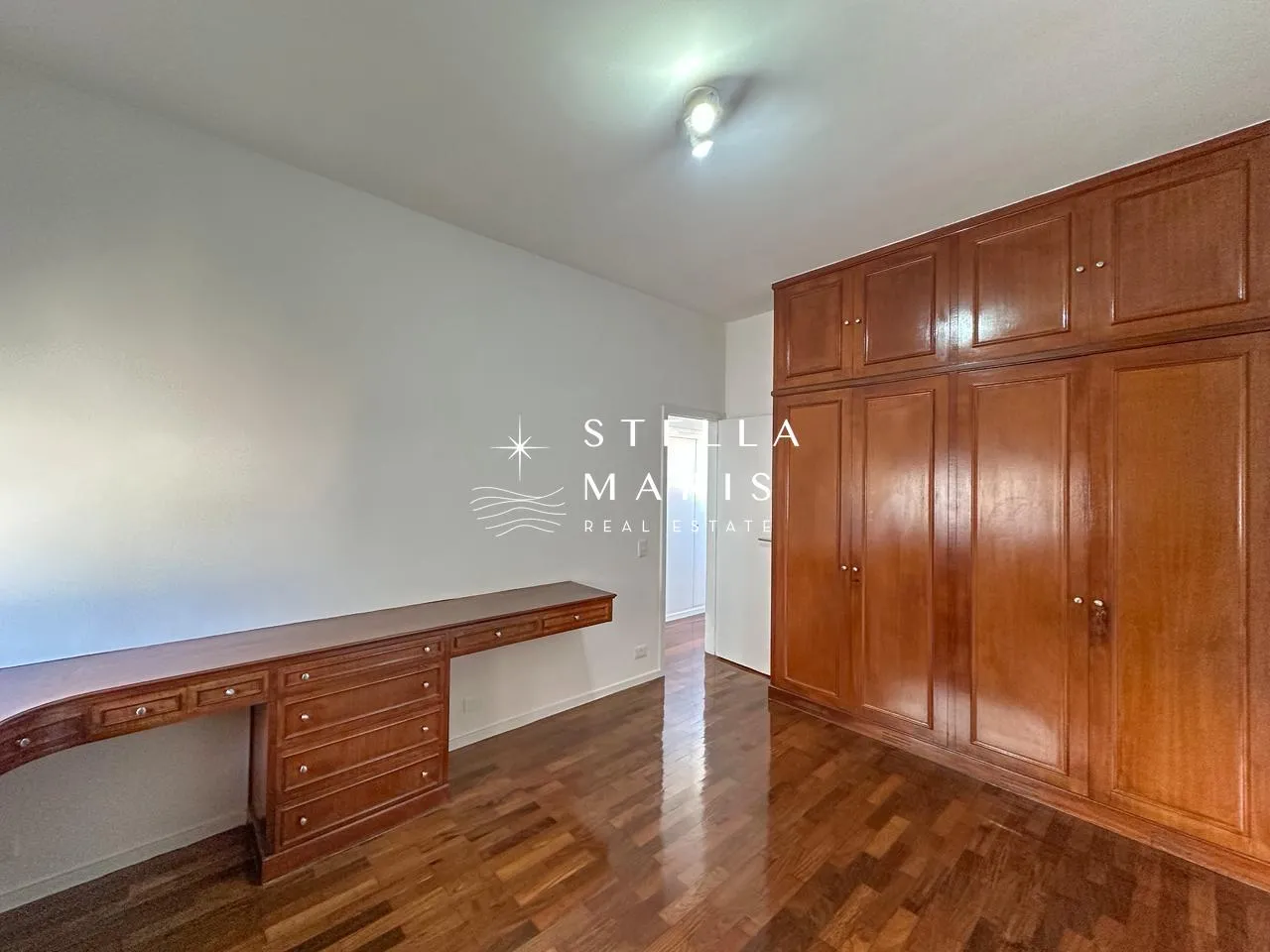 Apartment with 4 bedrooms, 4 bathrooms and a balcony — photo 9