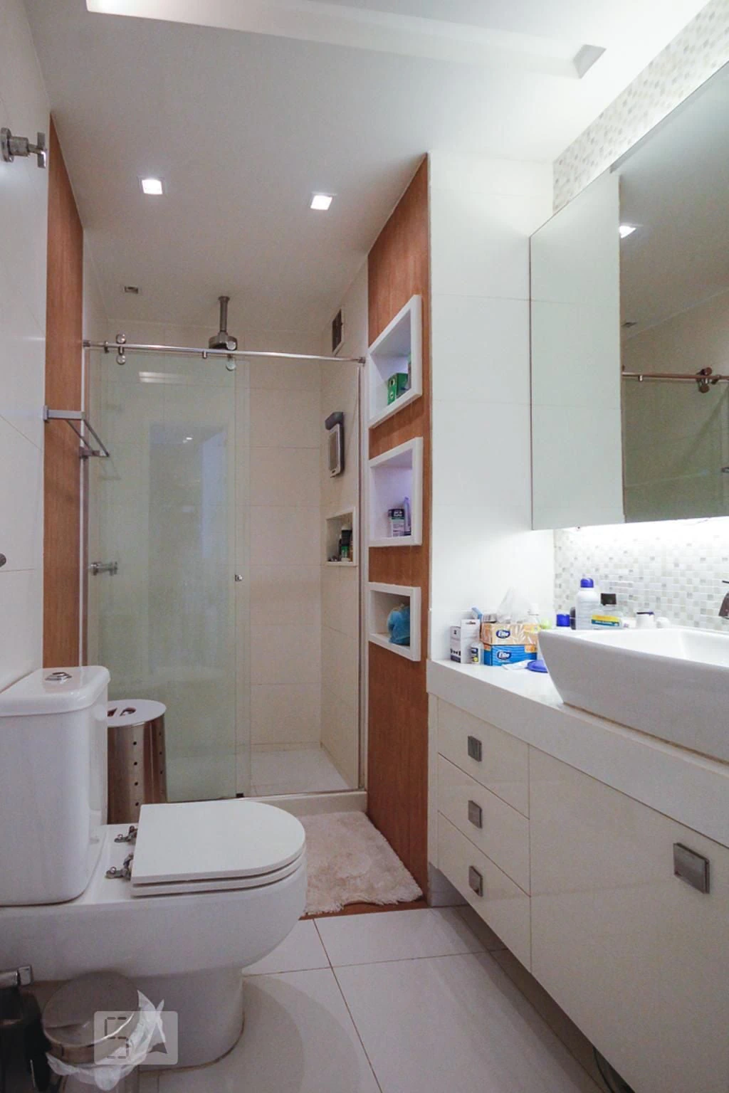 Furnished 1-bedroom apartment with open-plan kitchen — photo 2