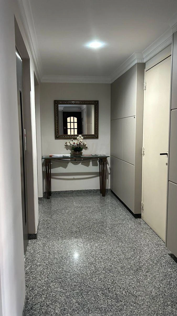 3-bedroom apartment with wood or laminate floors — photo 22