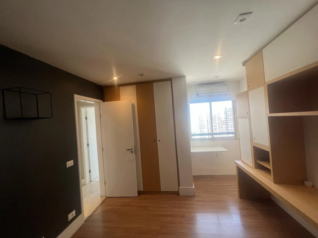 200 m² duplex apartment with 3 bedrooms and 6 bathrooms — photo 15