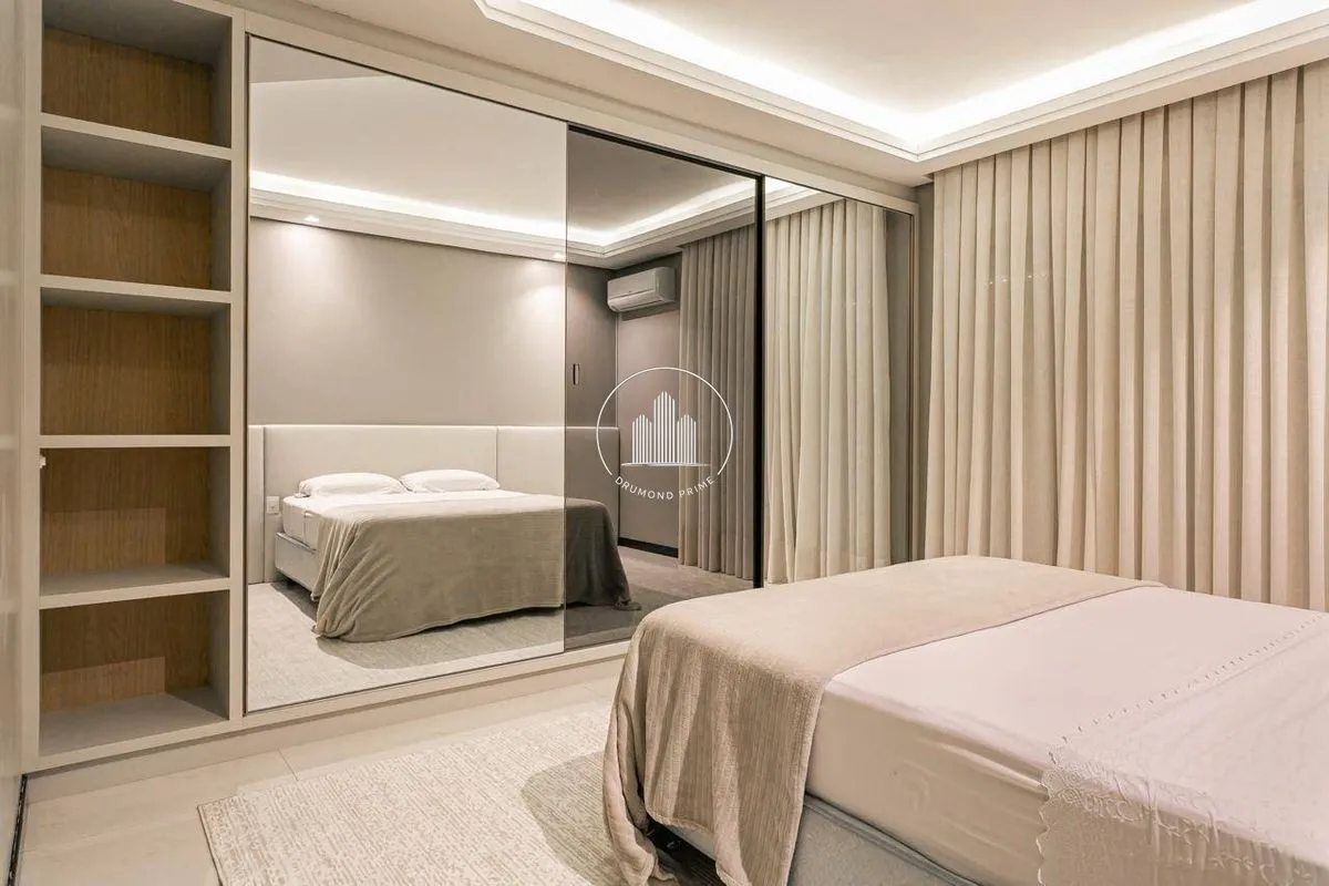 House with 6 en-suite bedrooms, 800 m² and 4 parking spots — photo 49