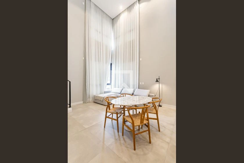 Furnished 1-bedroom apartment with open-plan kitchen — photo 6