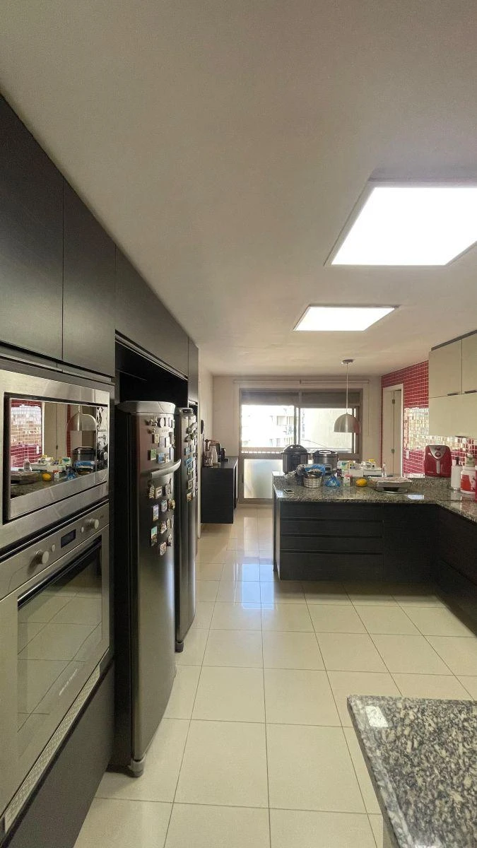 Floor-to-ceiling windows in a 4-bedroom apartment, 233 m² — photo 2