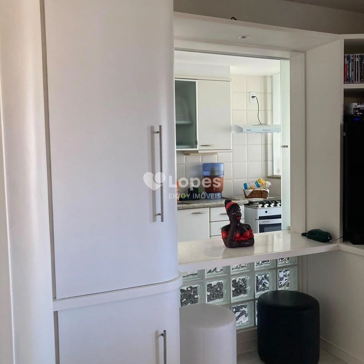 Furnished apartment, 96 m², with a glass-enclosed balcony — photo 12