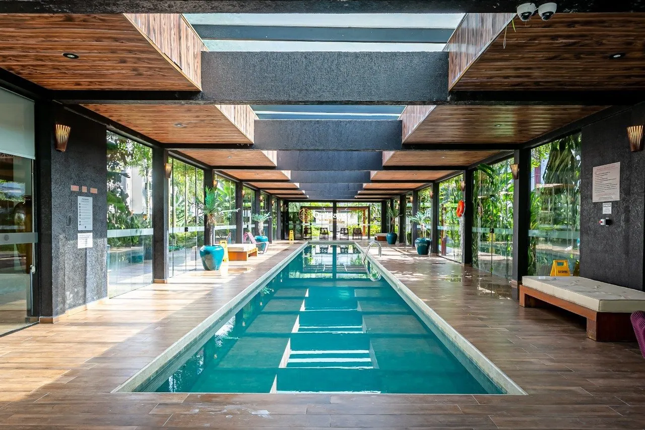 3-bedroom apartment in a building with a pool — photo 19