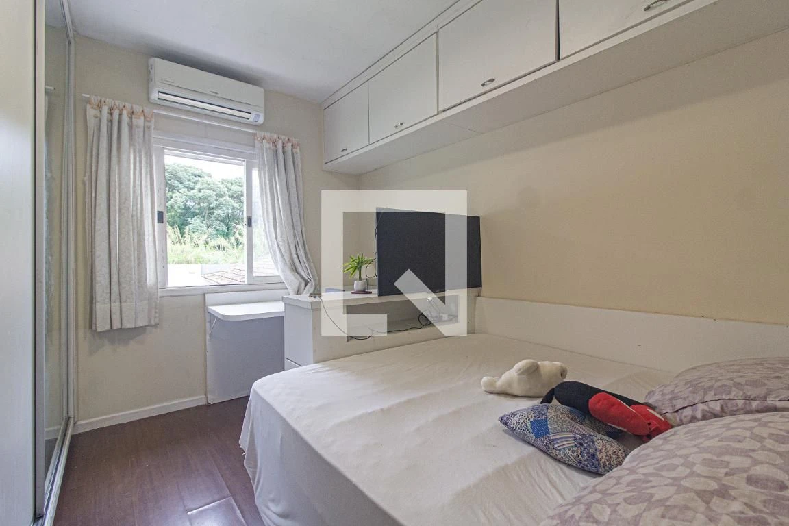 3-bedroom house with a walk-in closet in Curitiba — photo 19