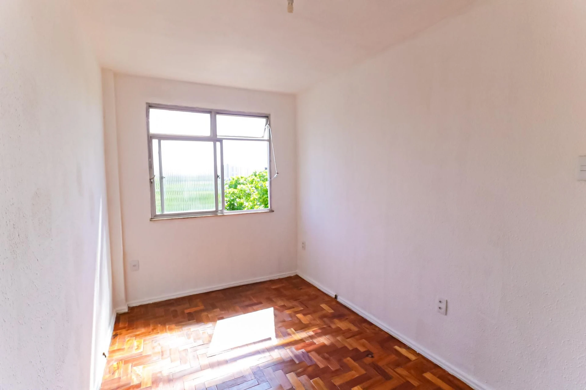 Wood or laminate floors in a 2-bedroom apartment, 62 m² — photo 22