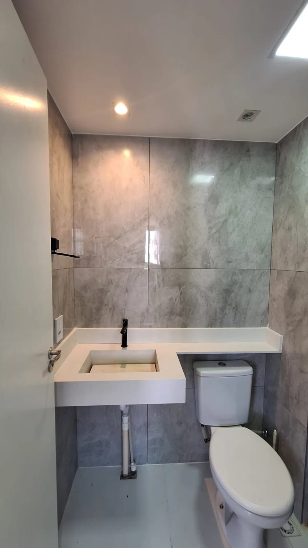 2-bedroom apartment in a building with a gym — photo 7