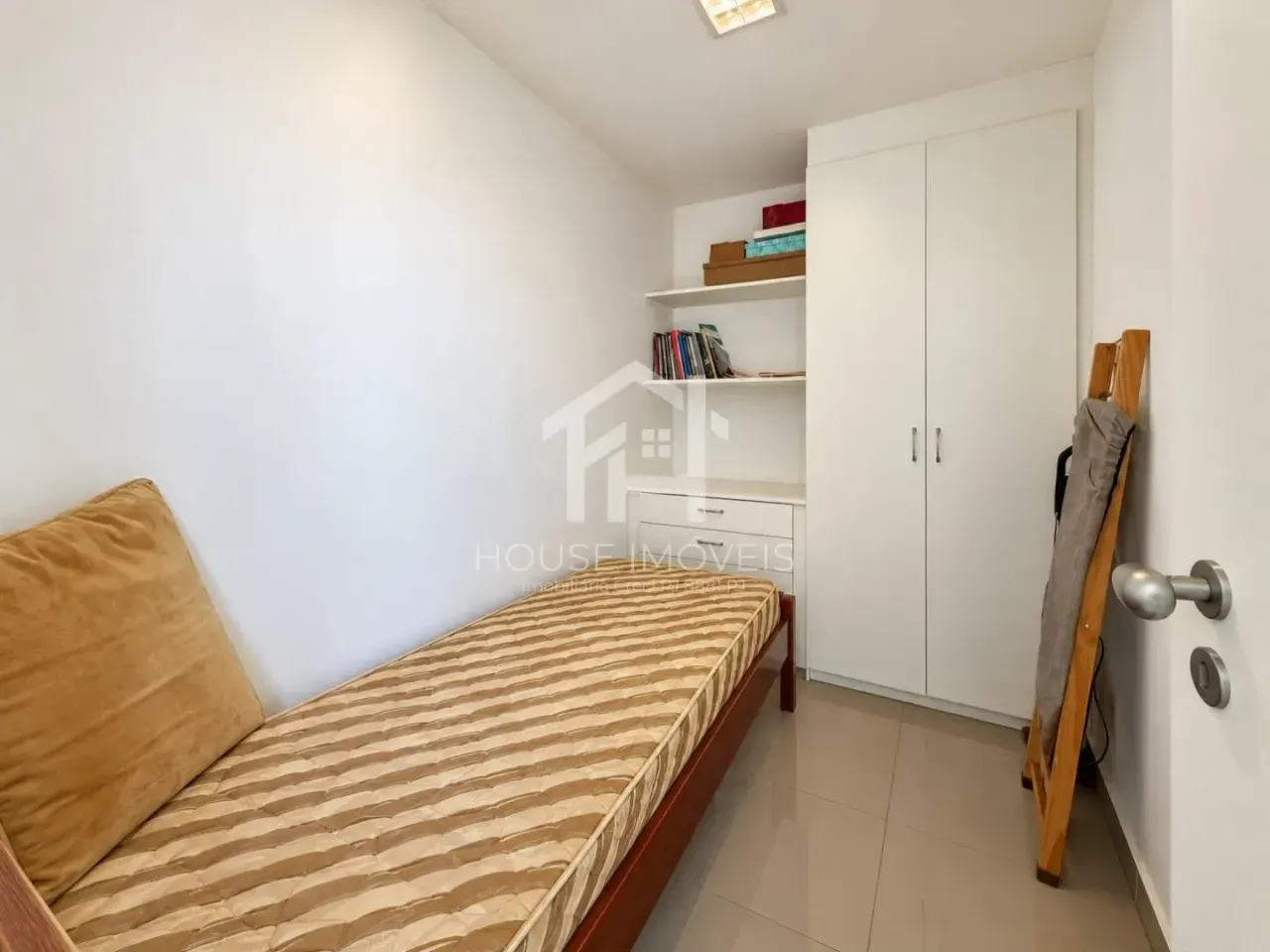 3-bedroom apartment with a water view in Rio de Janeiro — photo 26