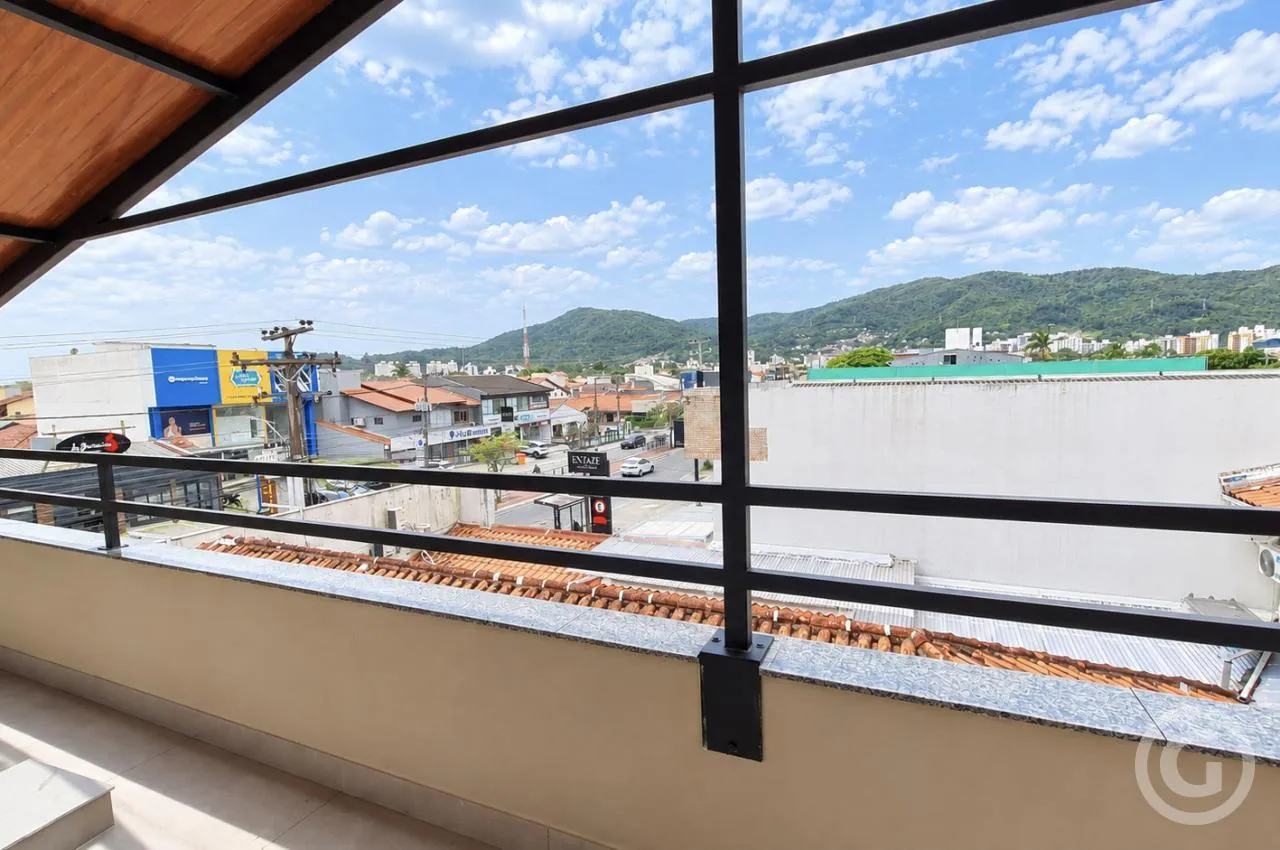 One-bedroom apartment with a mountain view in Florianópolis — photo 16