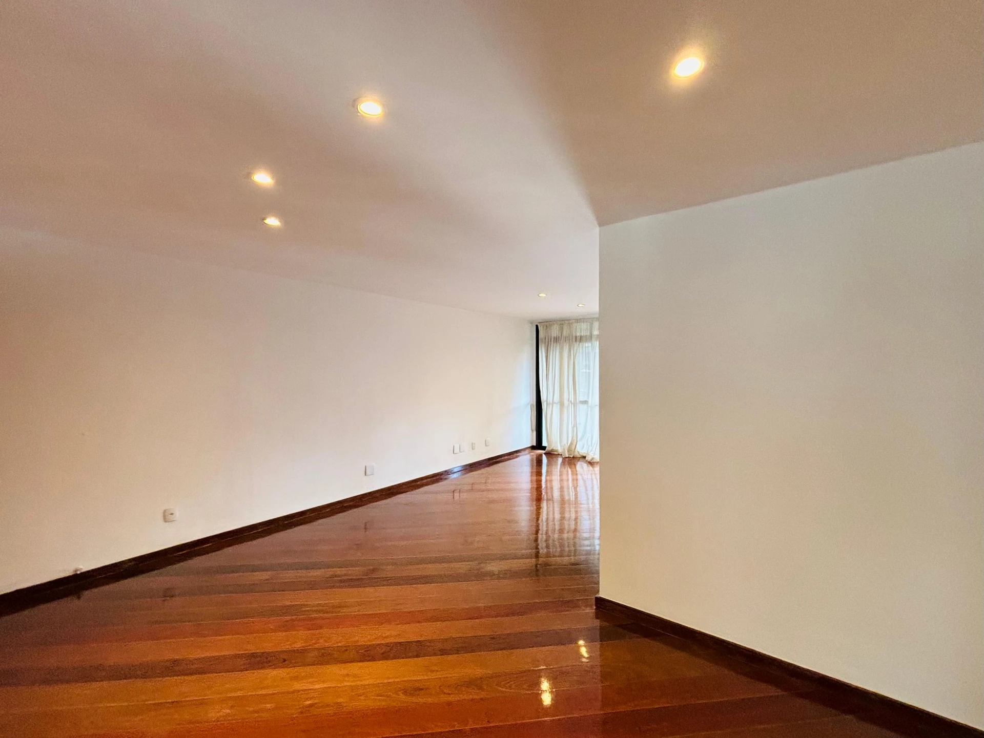 Вид на гори та 2 спальні: квартира 75 м² — photo 13
