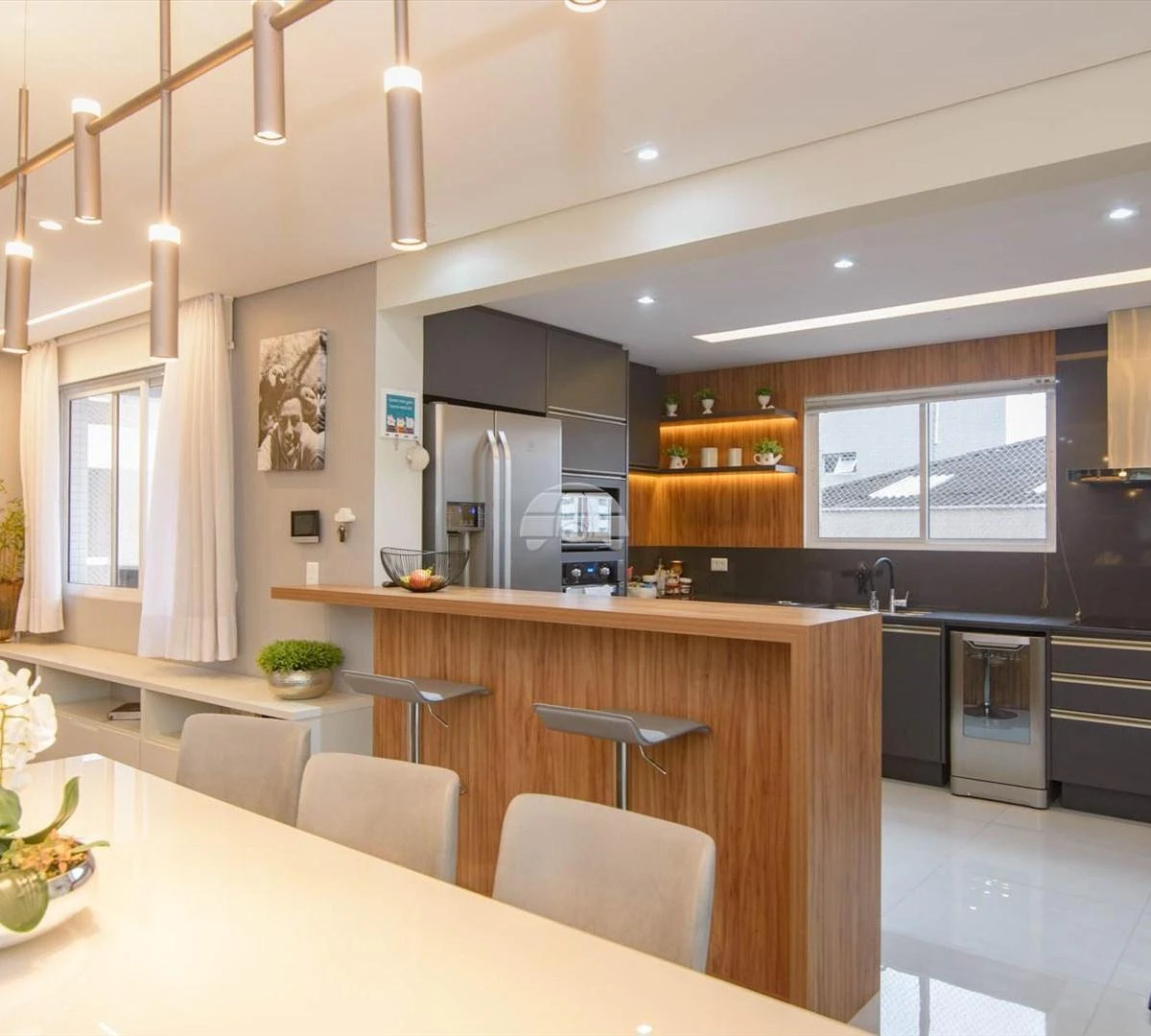 Furnished 3 en-suite apartment with open-plan kitchen — photo 2
