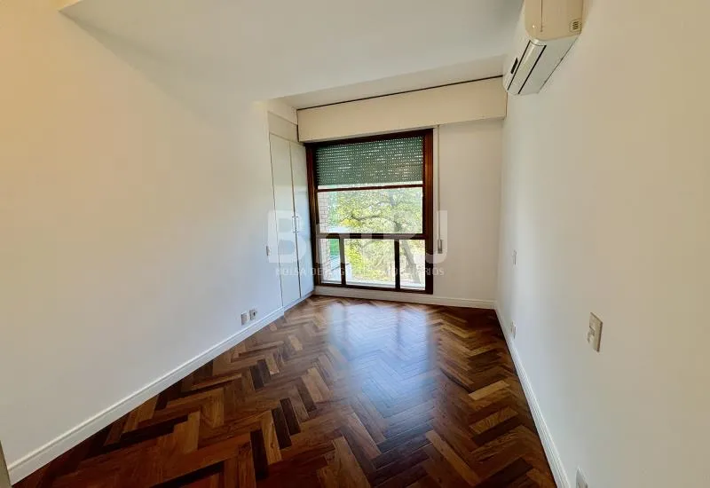 Apartamento de 180 m² com varanda fechada e fogão a gás — photo 30