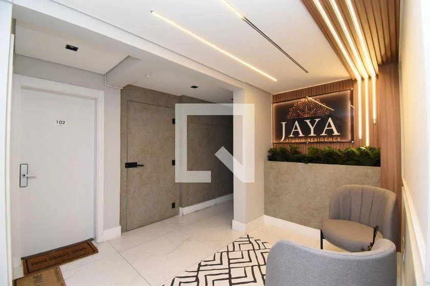 Furnished 1-bedroom apartment with enclosed balcony — photo 26
