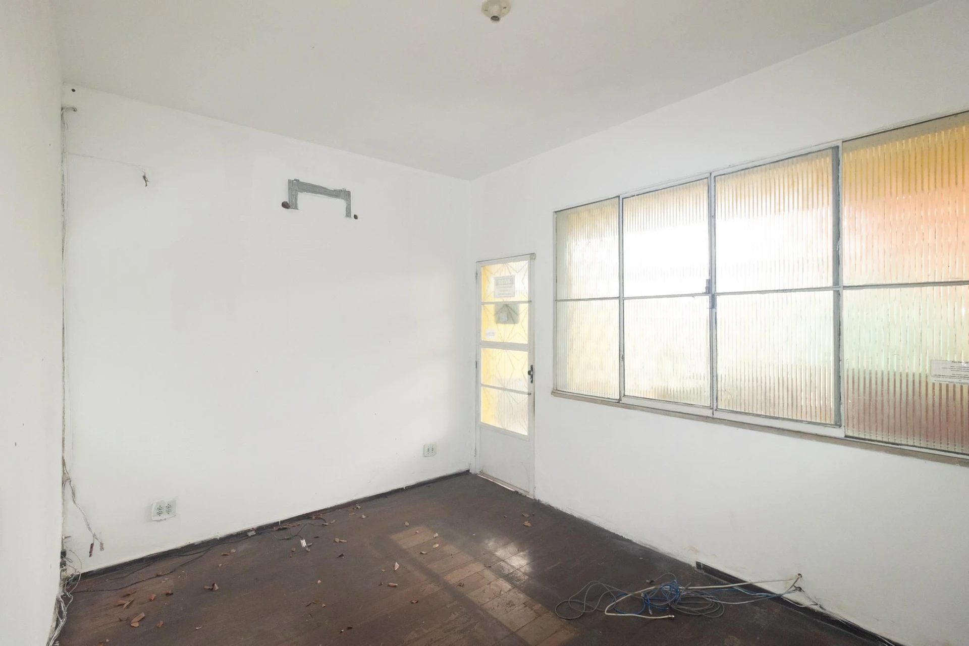 4-bedroom rental house with private garden and parking — photo 40