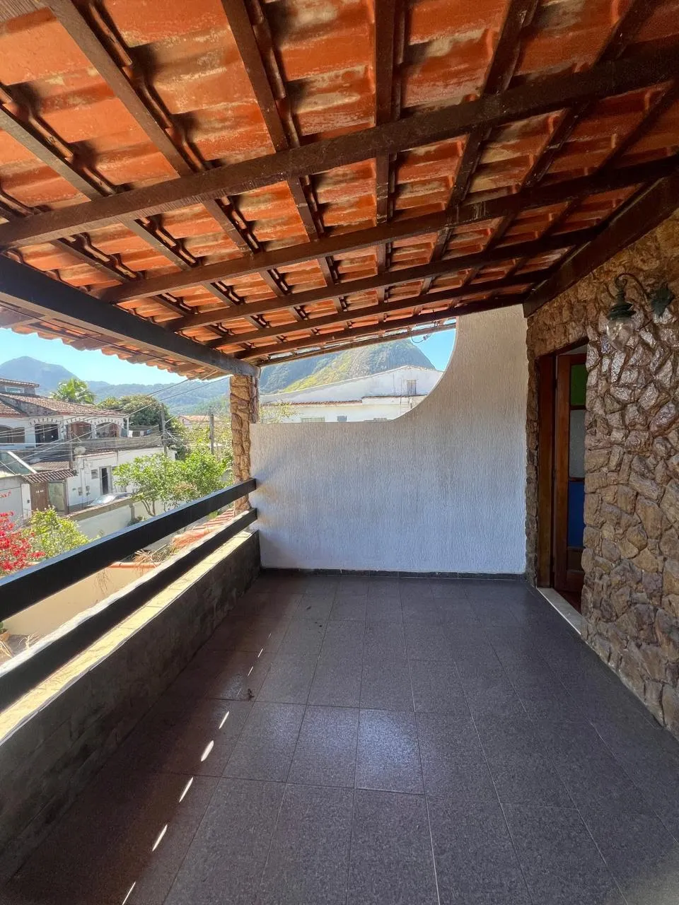 House with 3 bedrooms, 4 bathrooms and 5 parking spaces — photo 3