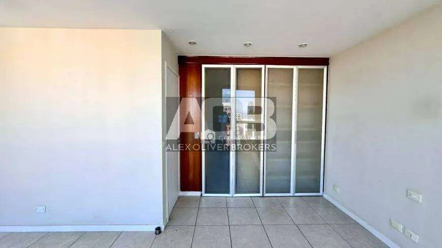 200 m² apartment with 3 en-suite bedrooms and 5 baths — photo 30