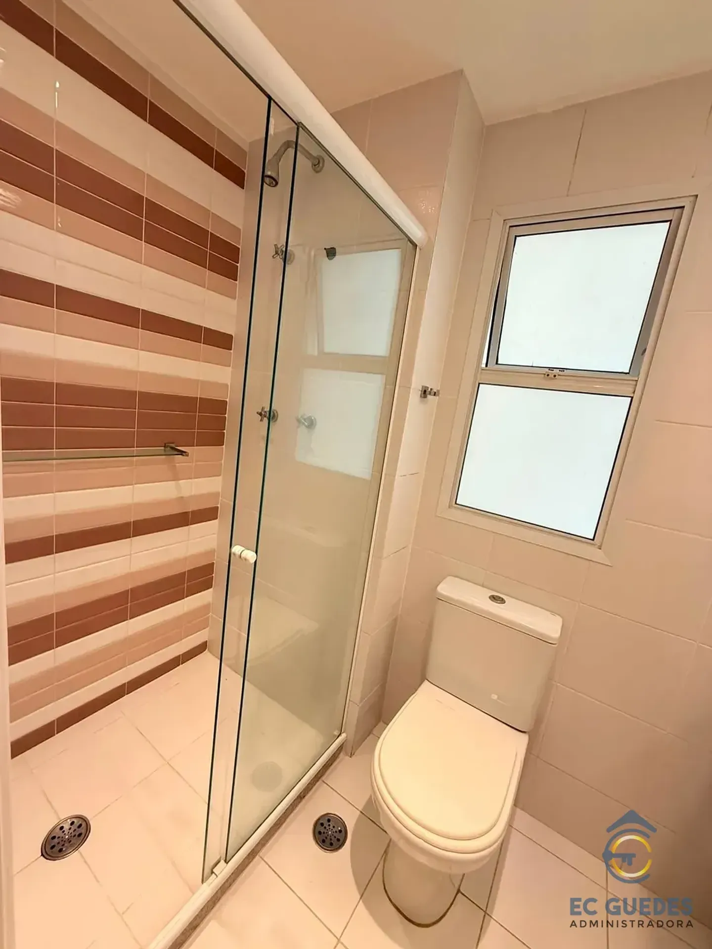 Furnished 3-bedroom apartment with glassed balcony — photo 26