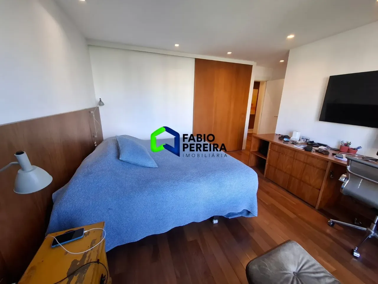 Apartment with open-plan kitchen, 3 bedrooms and 4 baths — photo 3
