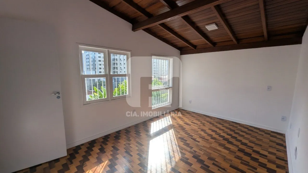 House with 6 bedrooms, en-suite and parking for 6 — photo 9