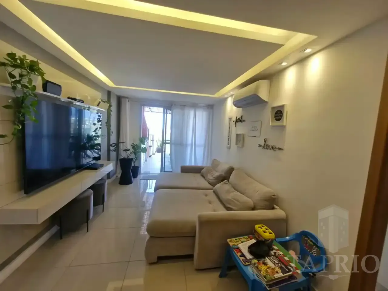 Apartment on the 3rd floor with a glass-enclosed balcony — photo 6