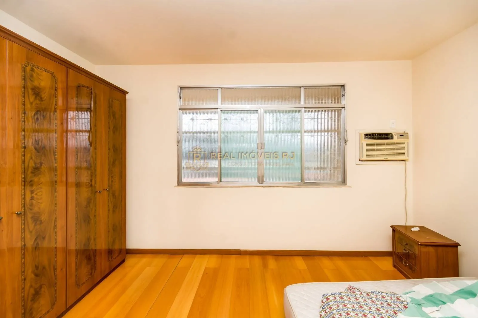 Unfurnished house with 3 bedrooms and 5 bathrooms — photo 36