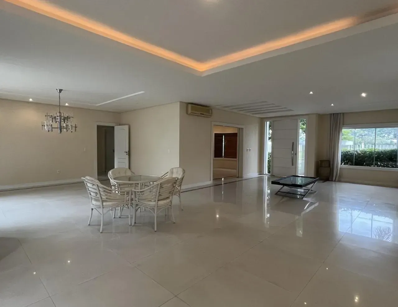 House with 5 bedrooms and 5 bathrooms, 830 m² — photo 9