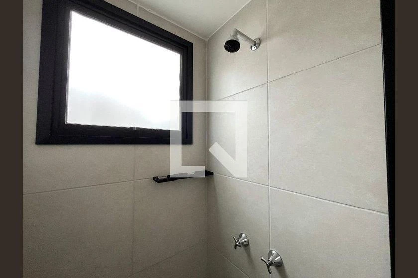 2-bedroom apartment with wood or laminate floors — photo 4