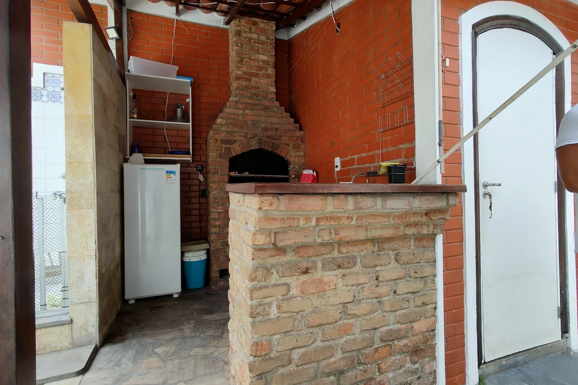 House with 3 bedrooms and a private backyard — photo 45