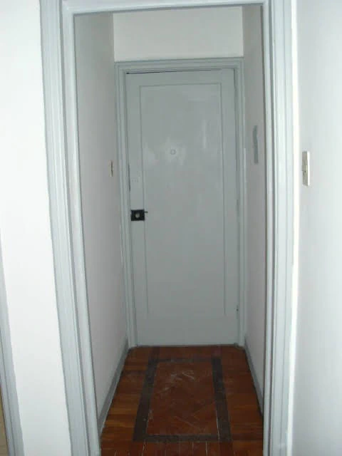2-bedroom apartment with a bathtub — photo 10