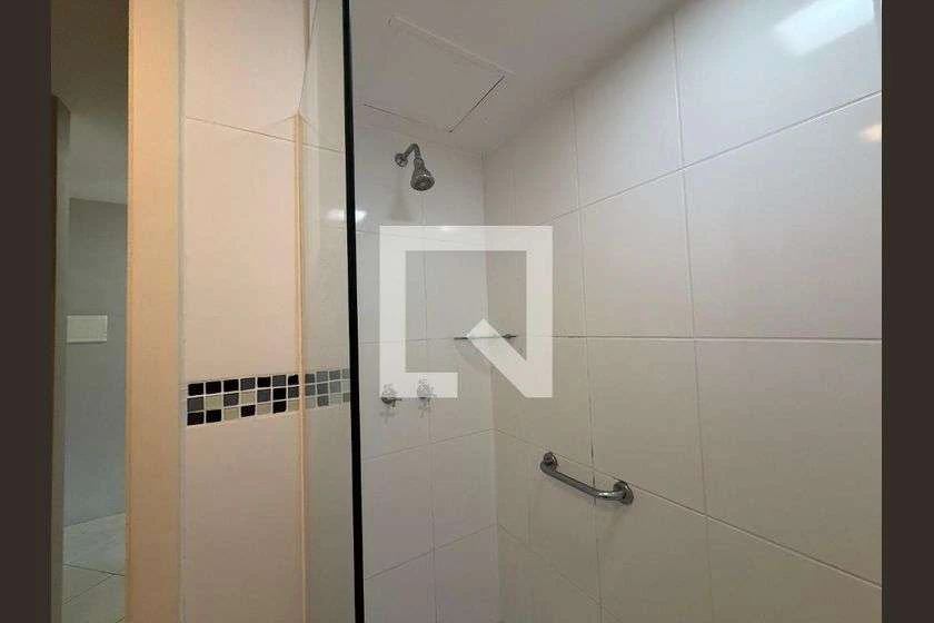 37 m² studio with a balcony and a compact kitchenette