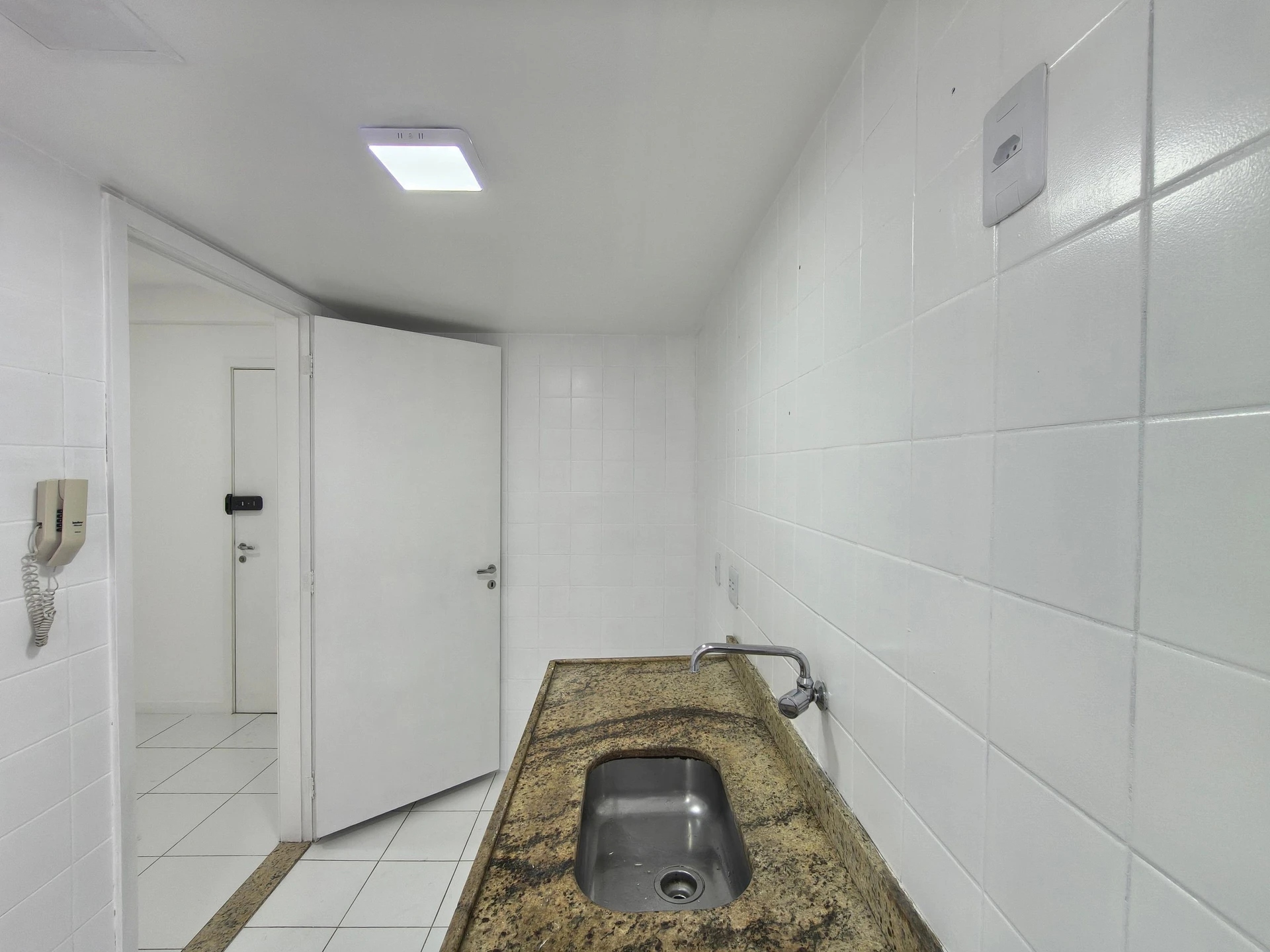 Home office in a 2-bedroom apartment, 57 m² — photo 11