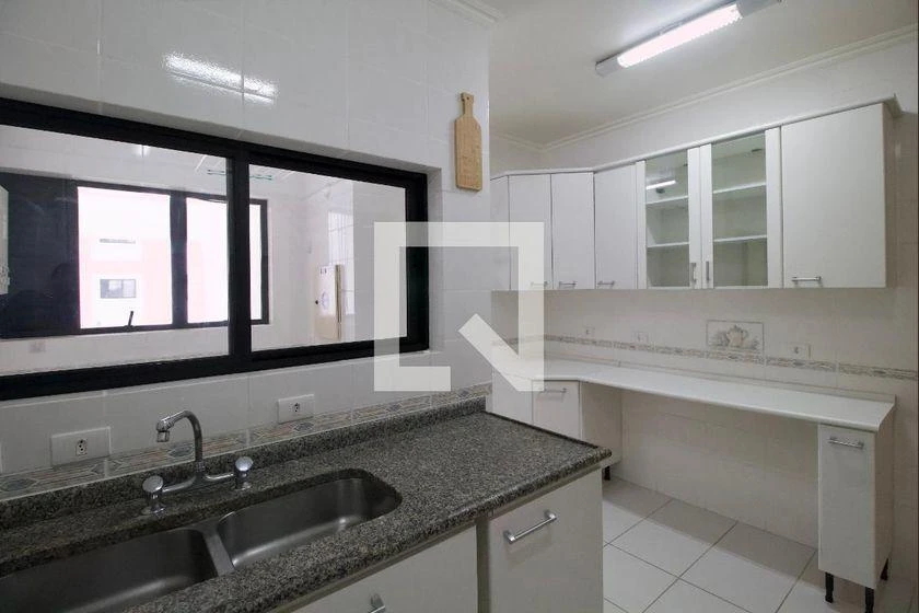 147 m² apartment with a home office and a bathtub — photo 25