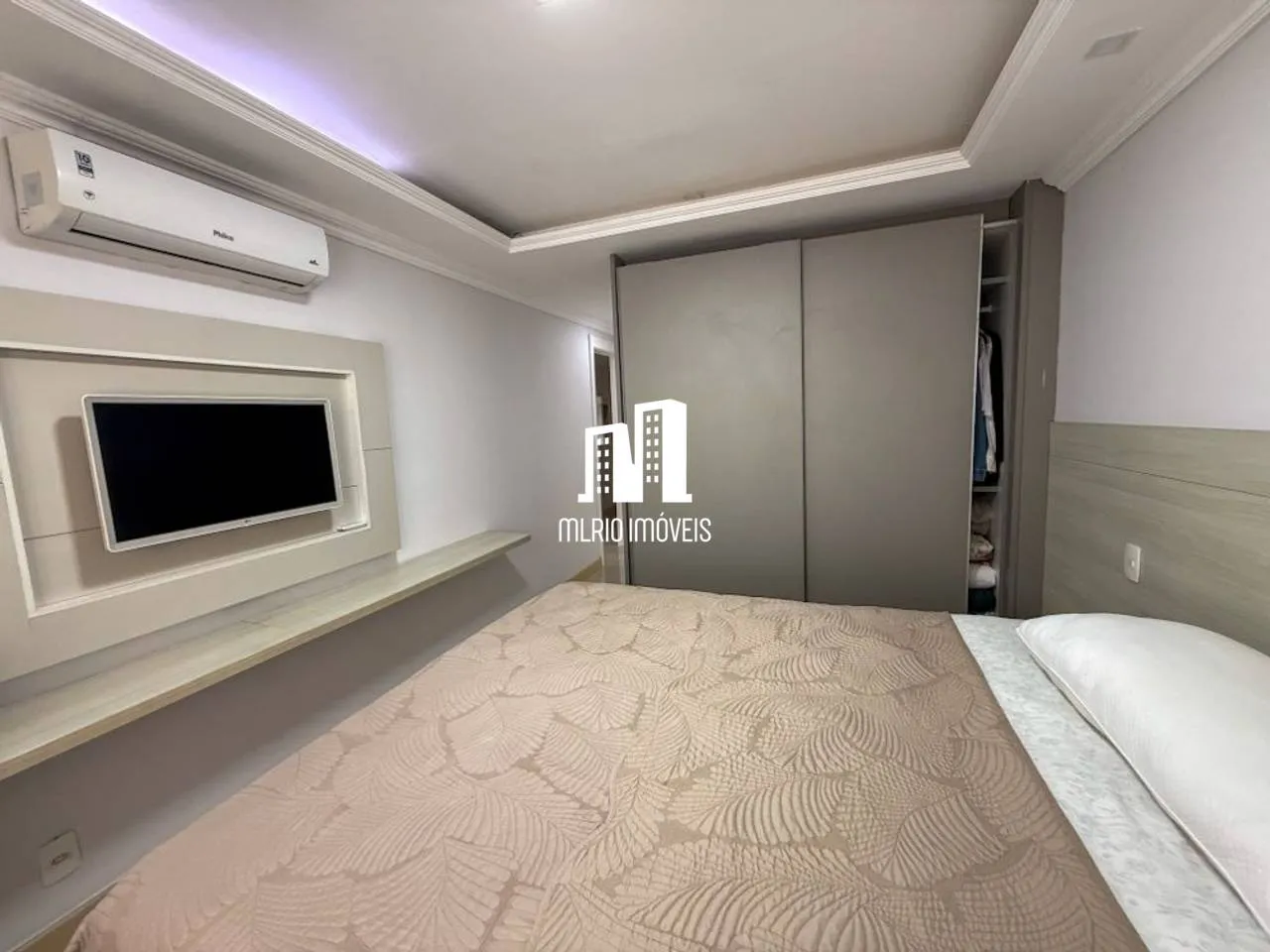 Furnished apartment, 192 m², with a water view — photo 19
